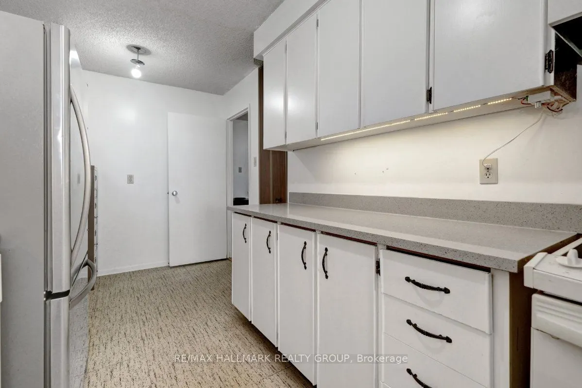 505 St Laurent Boulevard #2204
