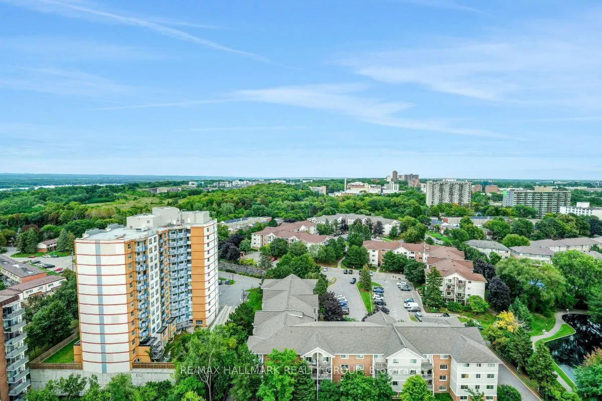 505 St Laurent Boulevard #2204