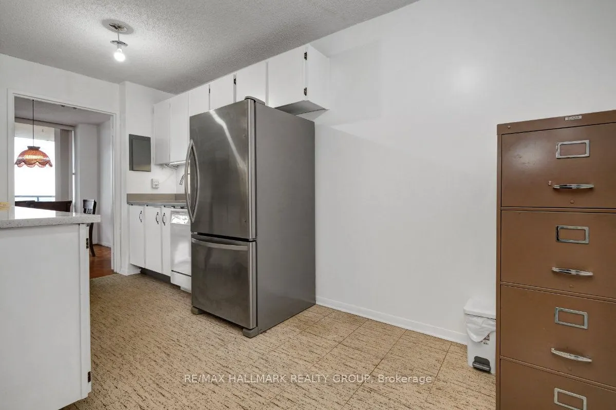 505 St Laurent Boulevard #2204