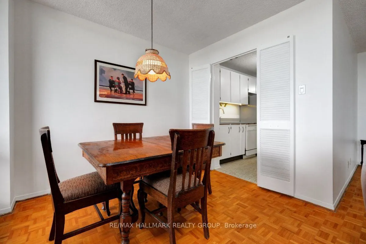 505 St Laurent Boulevard #2204
