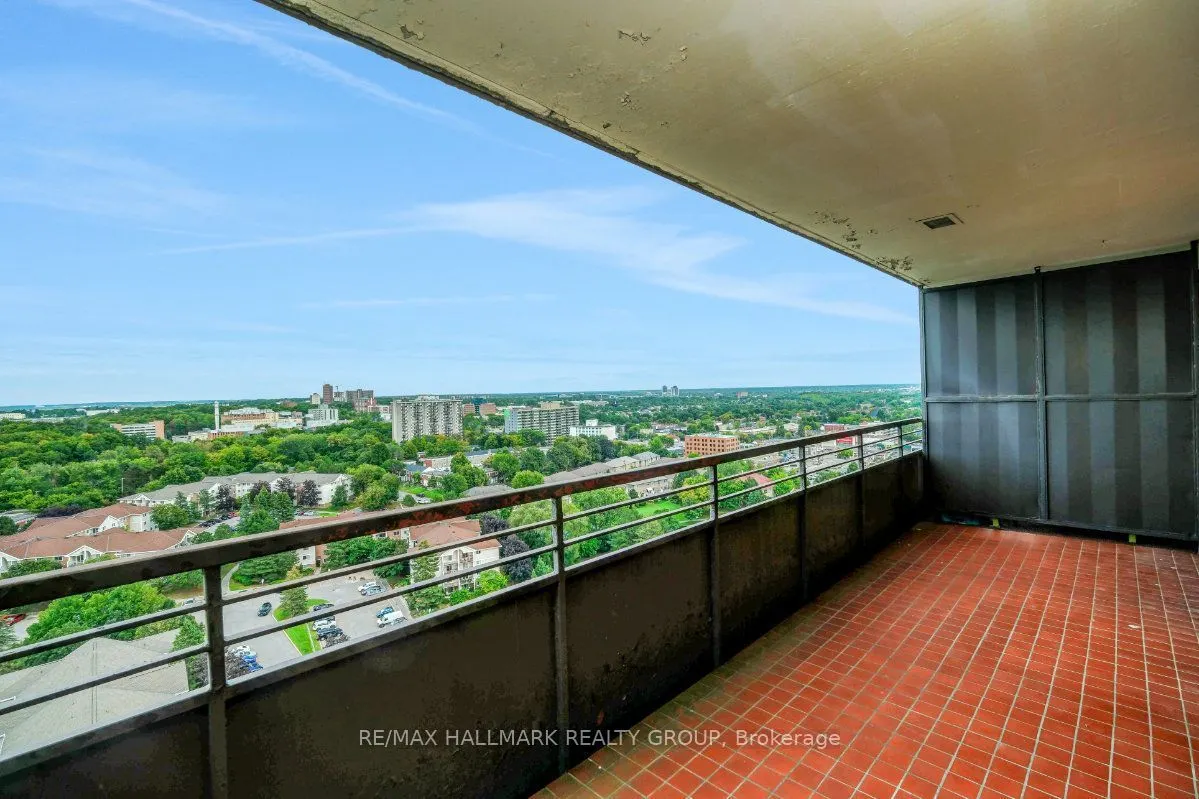 505 St Laurent Boulevard #2204