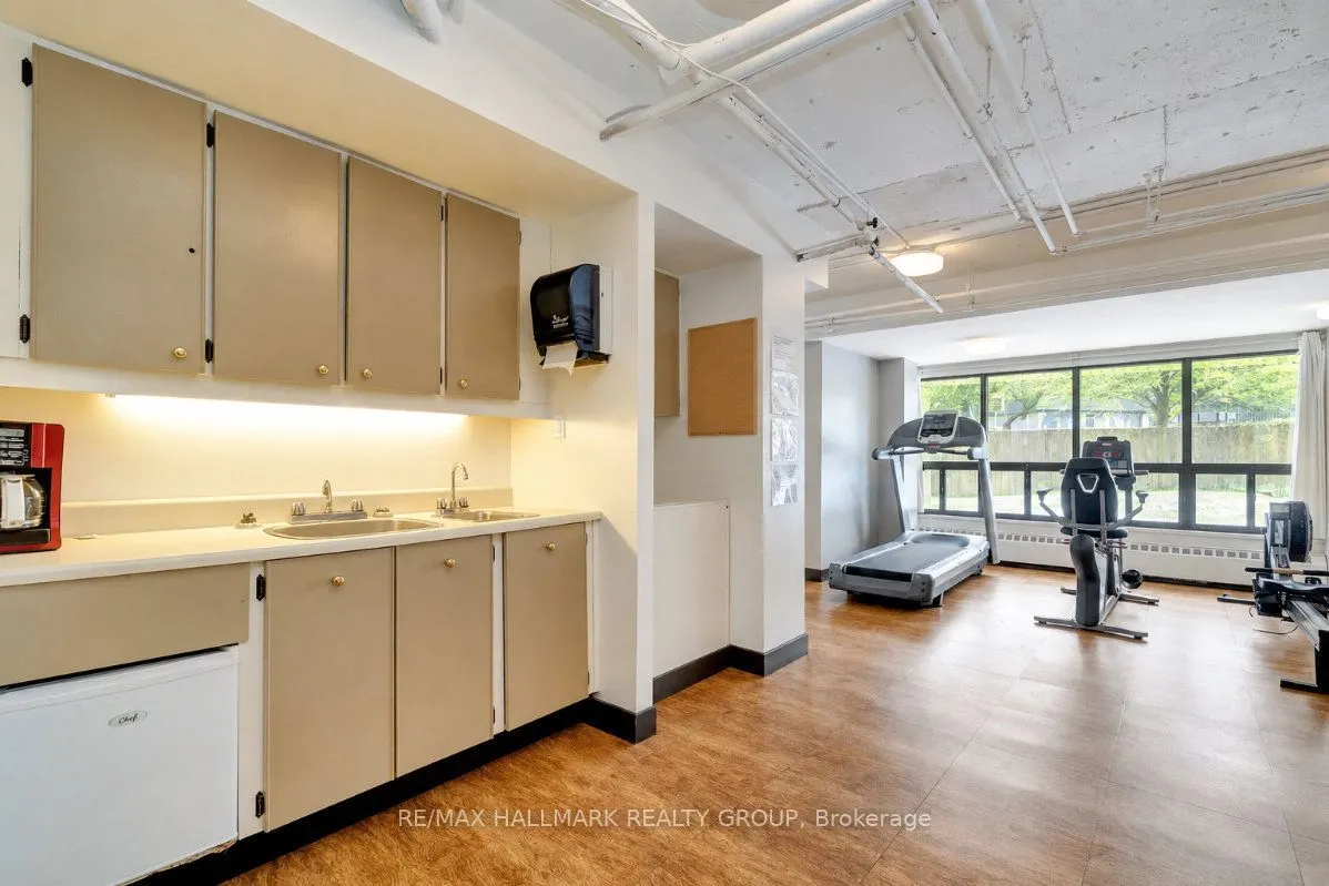 505 St Laurent Boulevard #2204