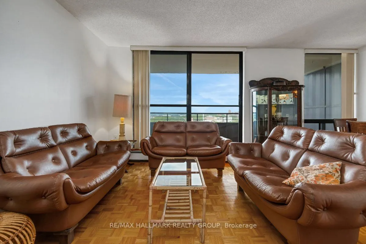 505 St Laurent Boulevard #2204