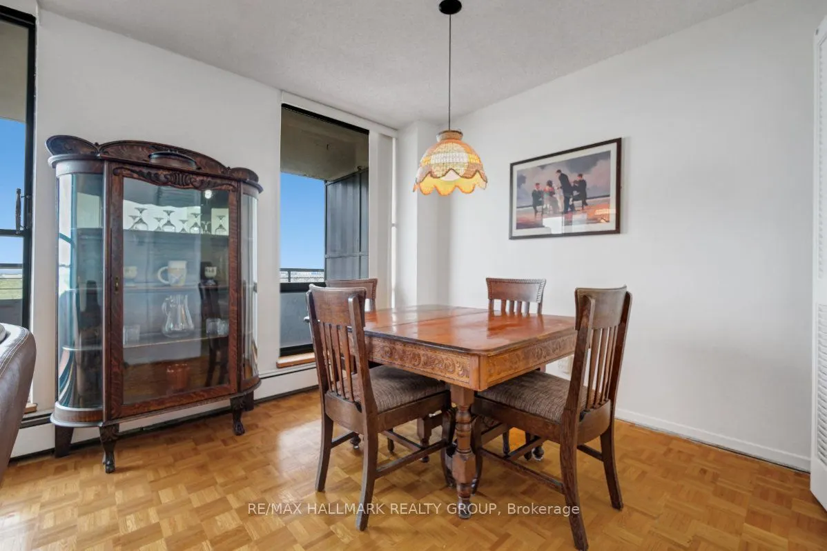 505 St Laurent Boulevard #2204
