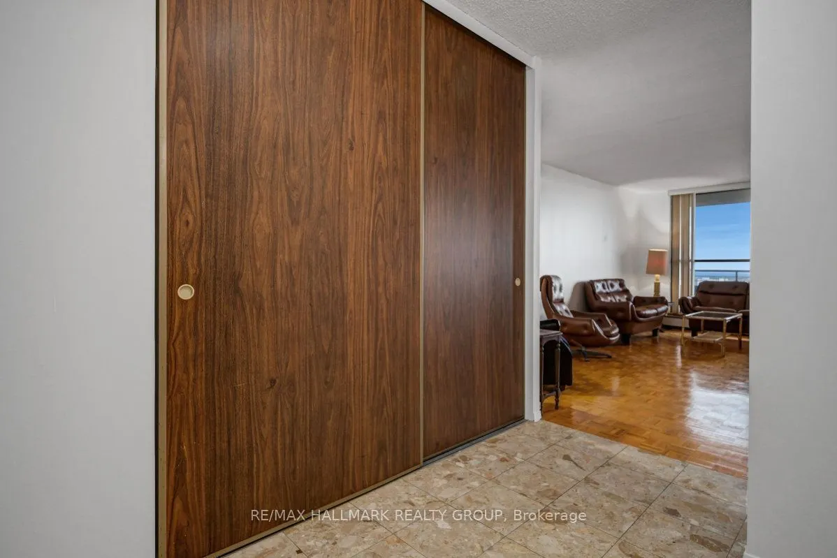 505 St Laurent Boulevard #2204