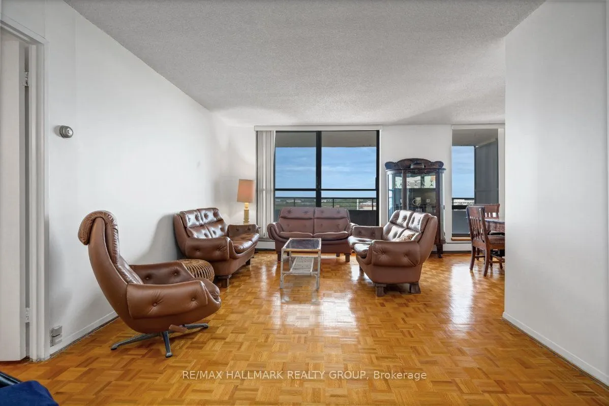 505 St Laurent Boulevard #2204