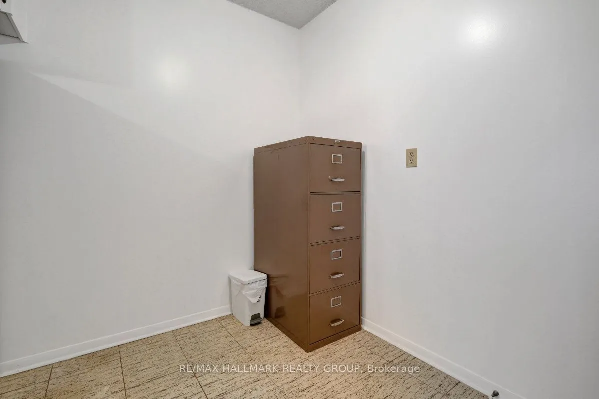 505 St Laurent Boulevard #2204