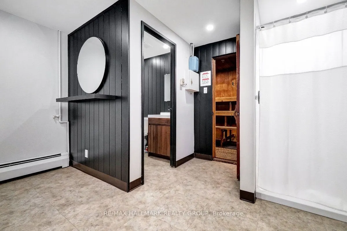 505 St Laurent Boulevard #2204