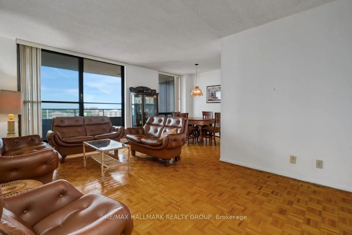 505 St Laurent Boulevard #2204