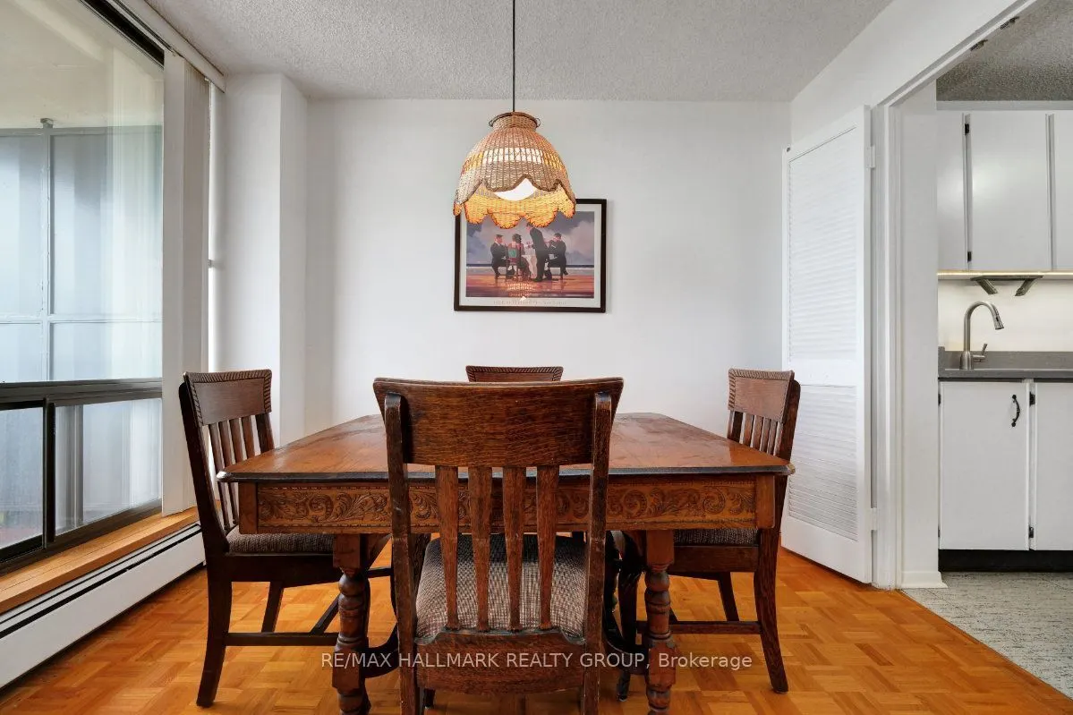 505 St Laurent Boulevard #2204