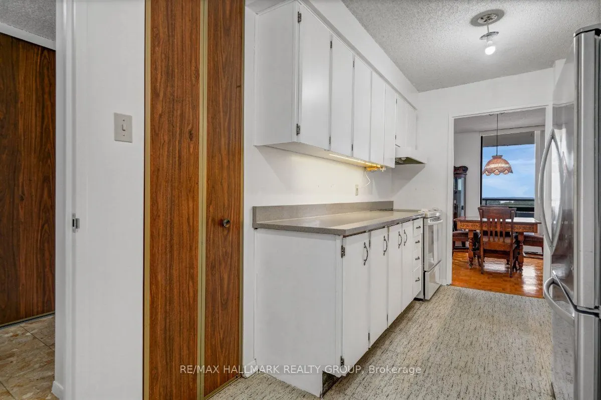 505 St Laurent Boulevard #2204