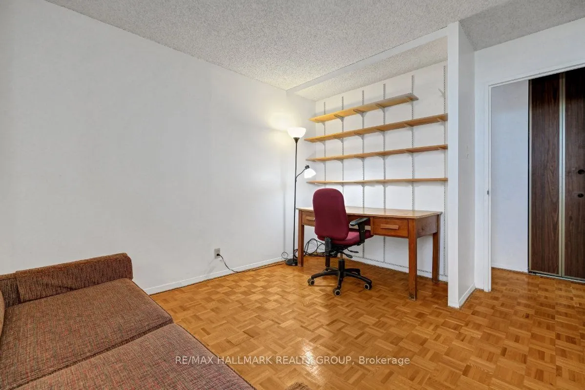 505 St Laurent Boulevard #2204