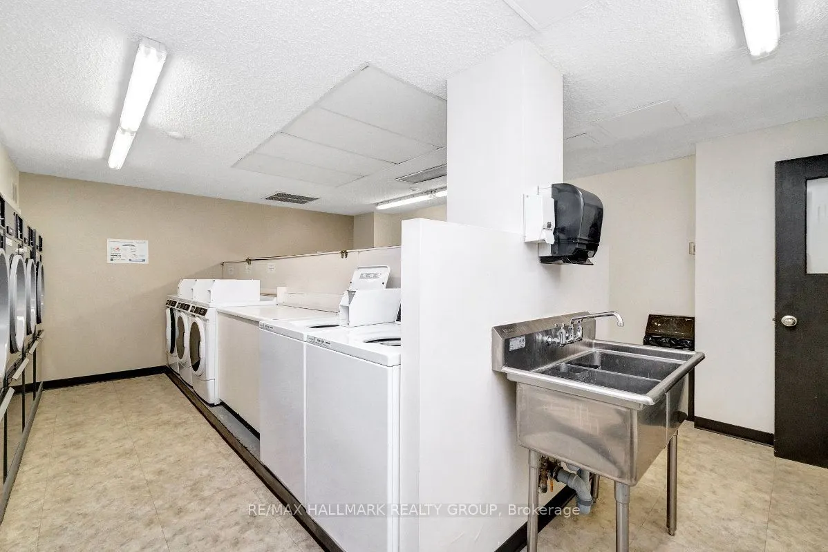 505 St Laurent Boulevard #2204