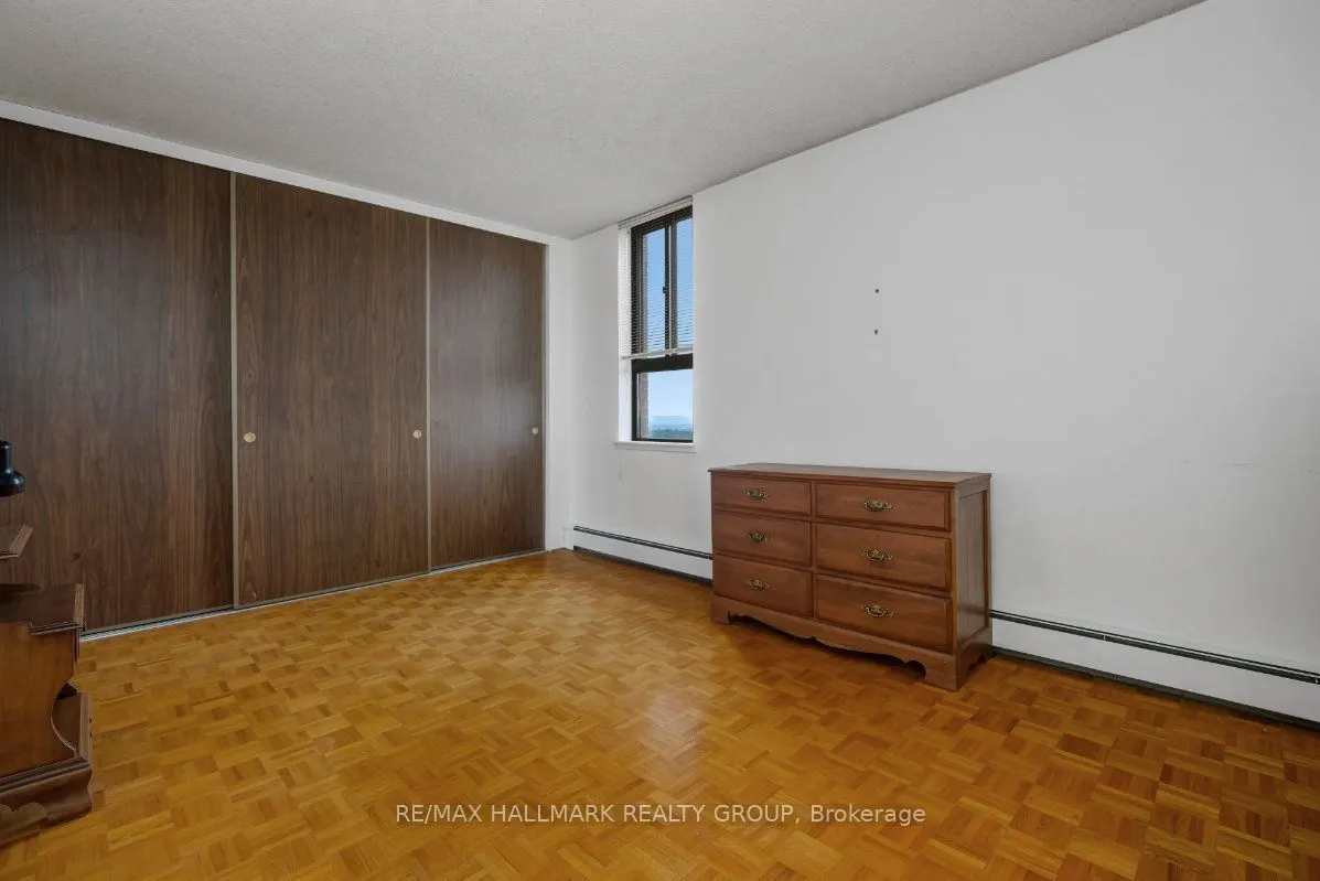 505 St Laurent Boulevard #2204