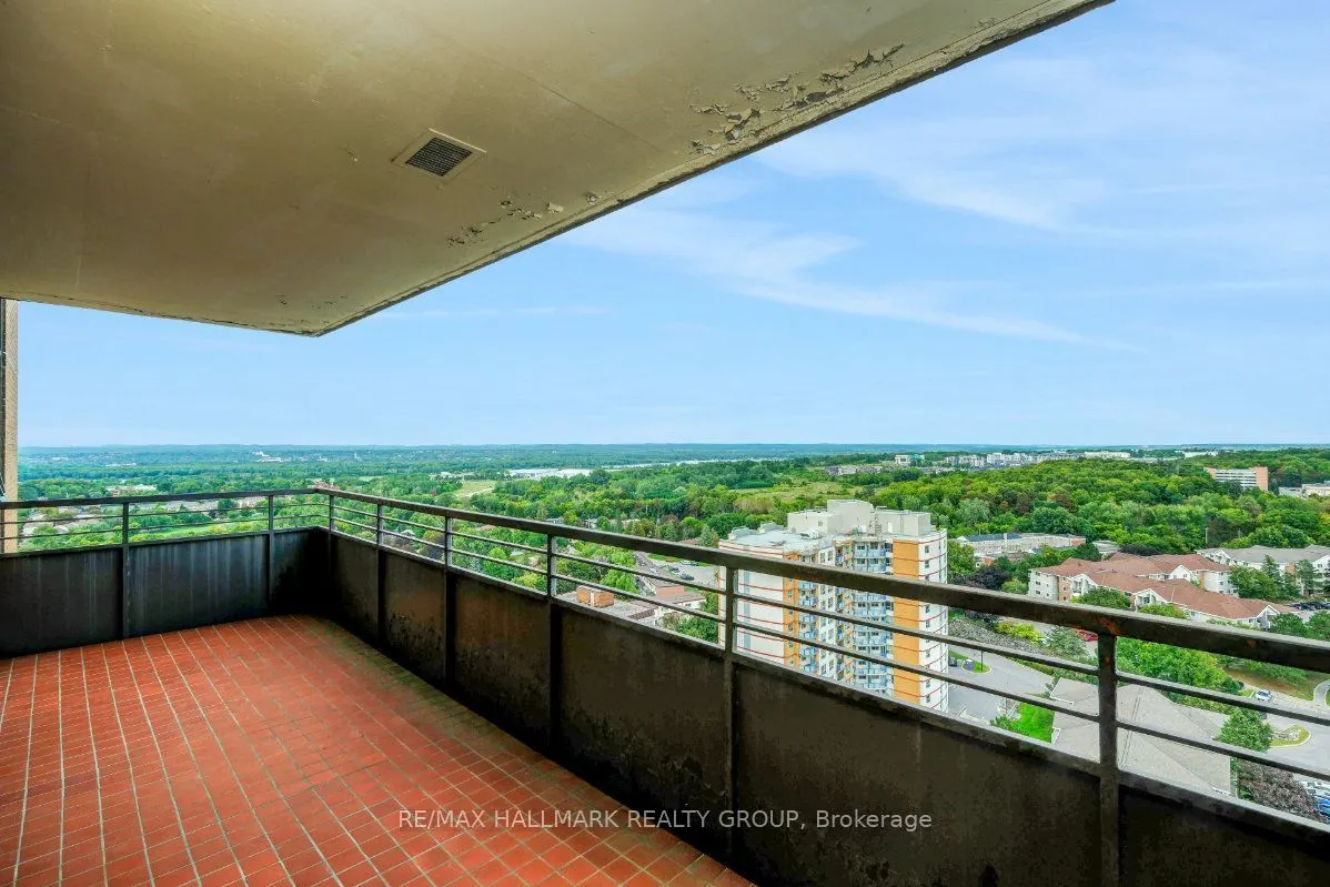 505 St Laurent Boulevard #2204