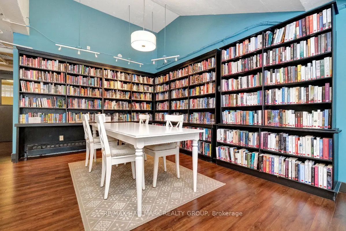 505 St Laurent Boulevard #2204