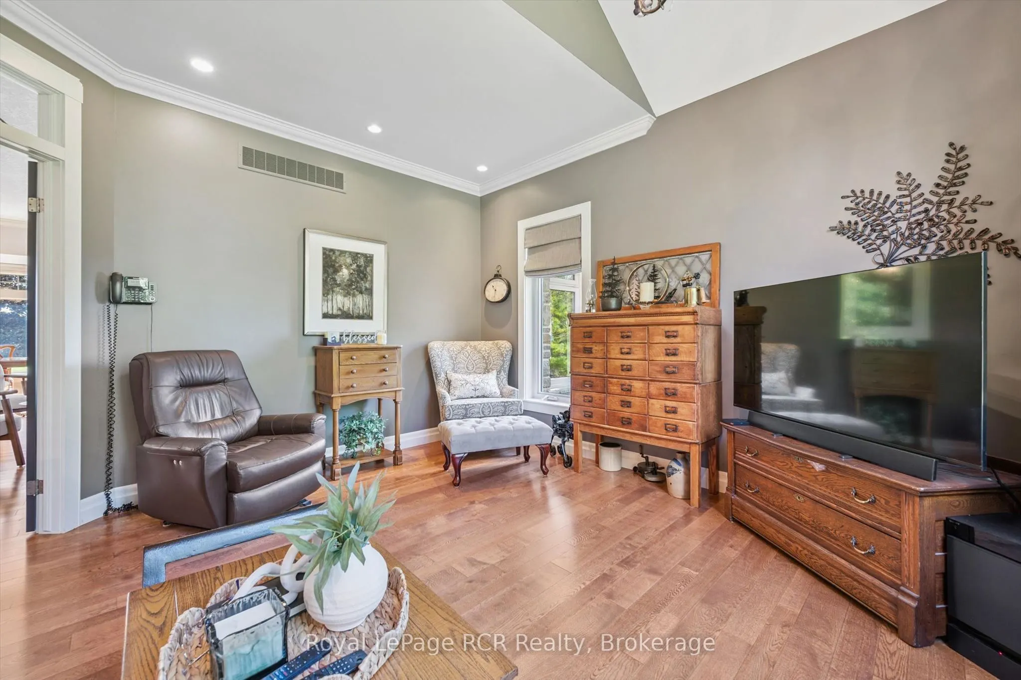 411491 Southgate 41 Side Road
