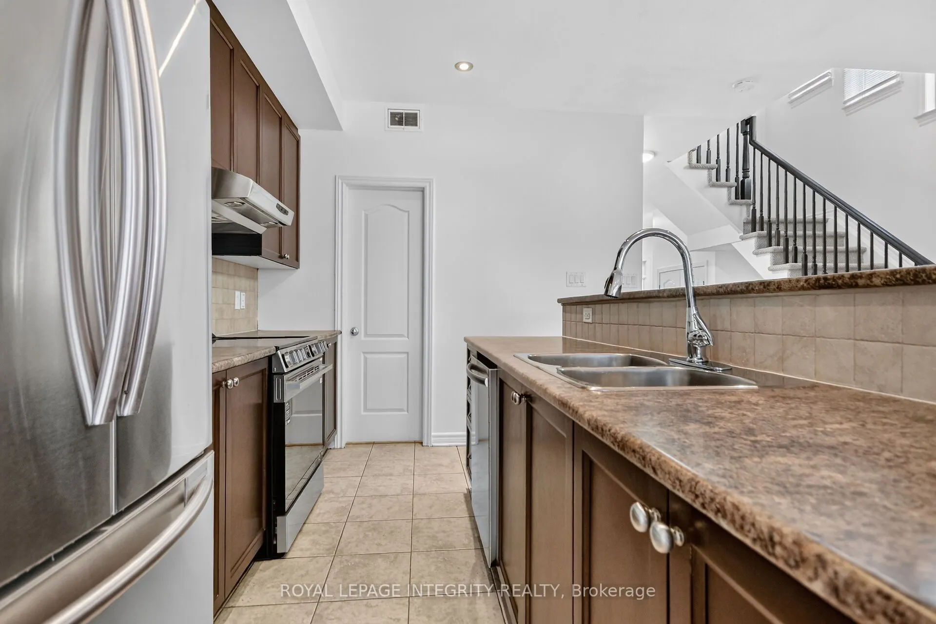 848 White Alder Avenue