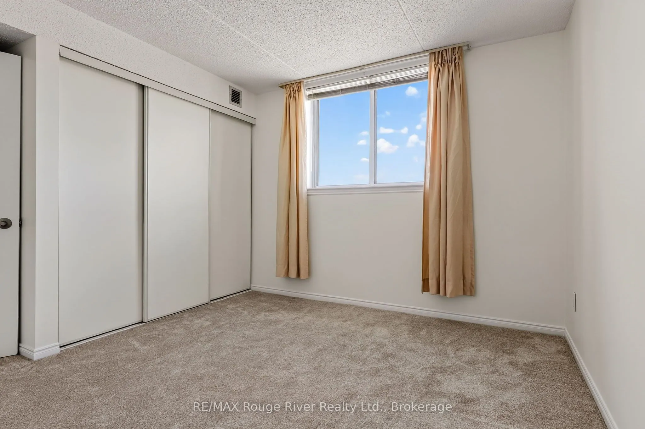 1 Queen Street #402