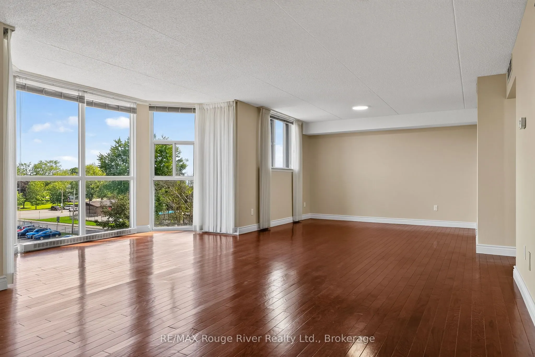 1 Queen Street #402
