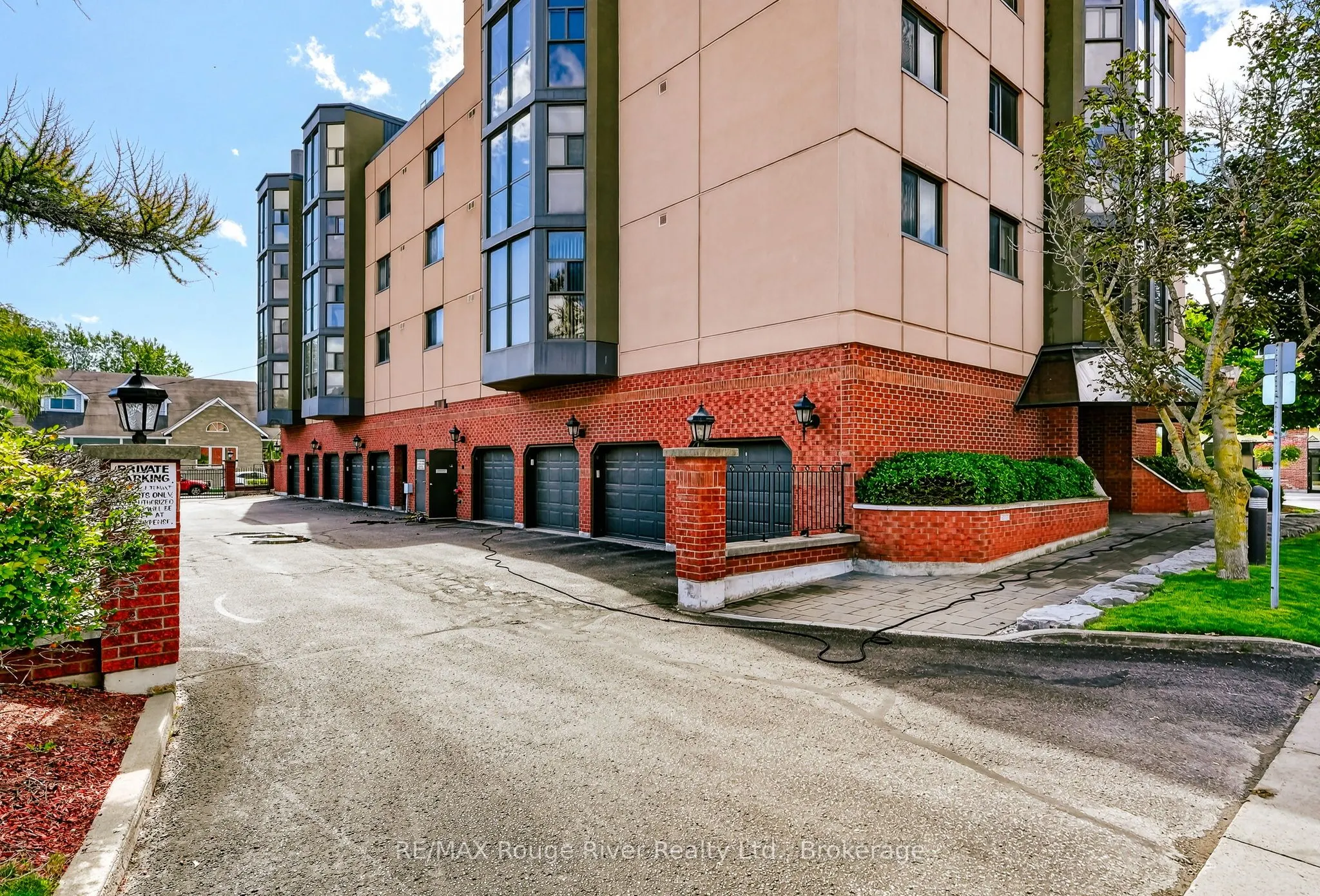 1 Queen Street #402