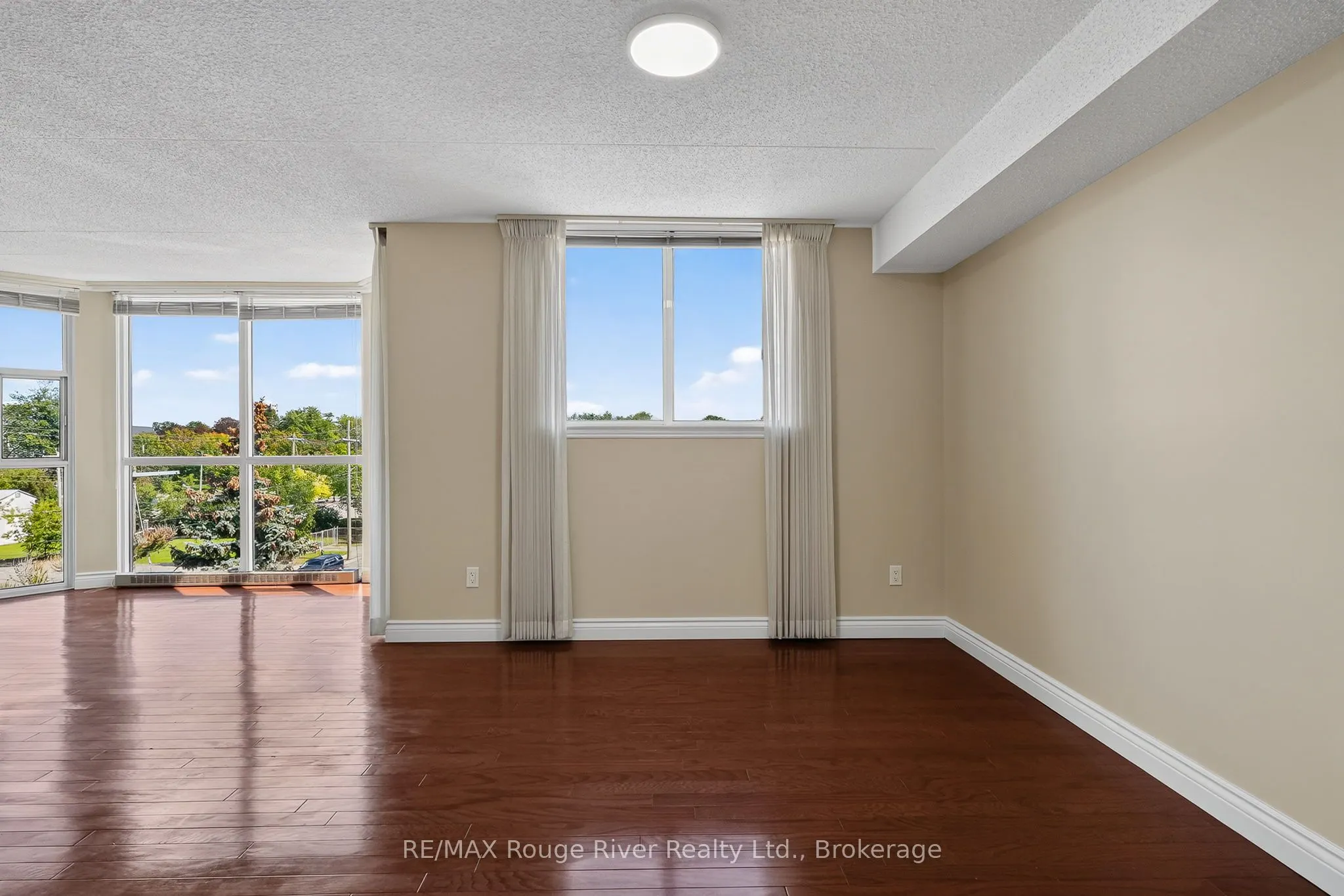 1 Queen Street #402