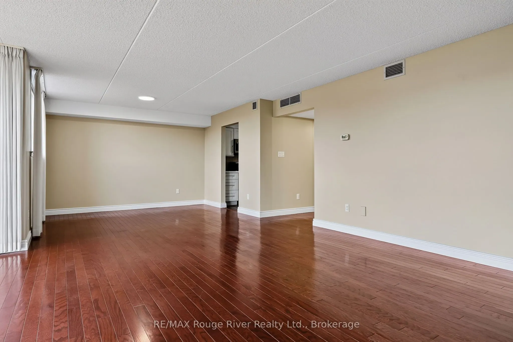 1 Queen Street #402