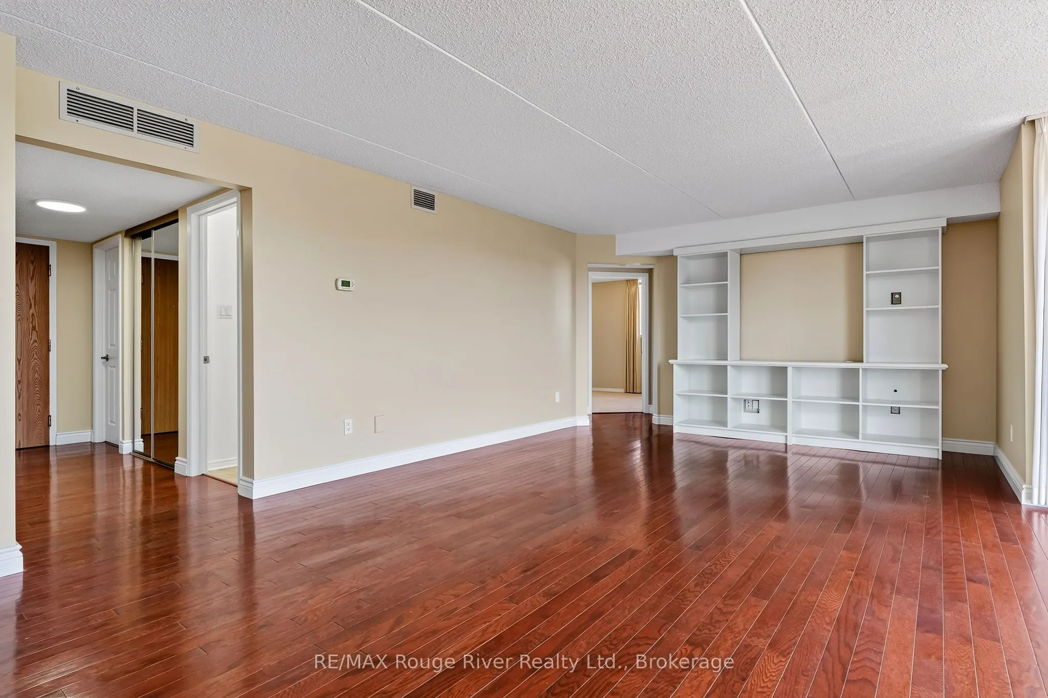 1 Queen Street #402