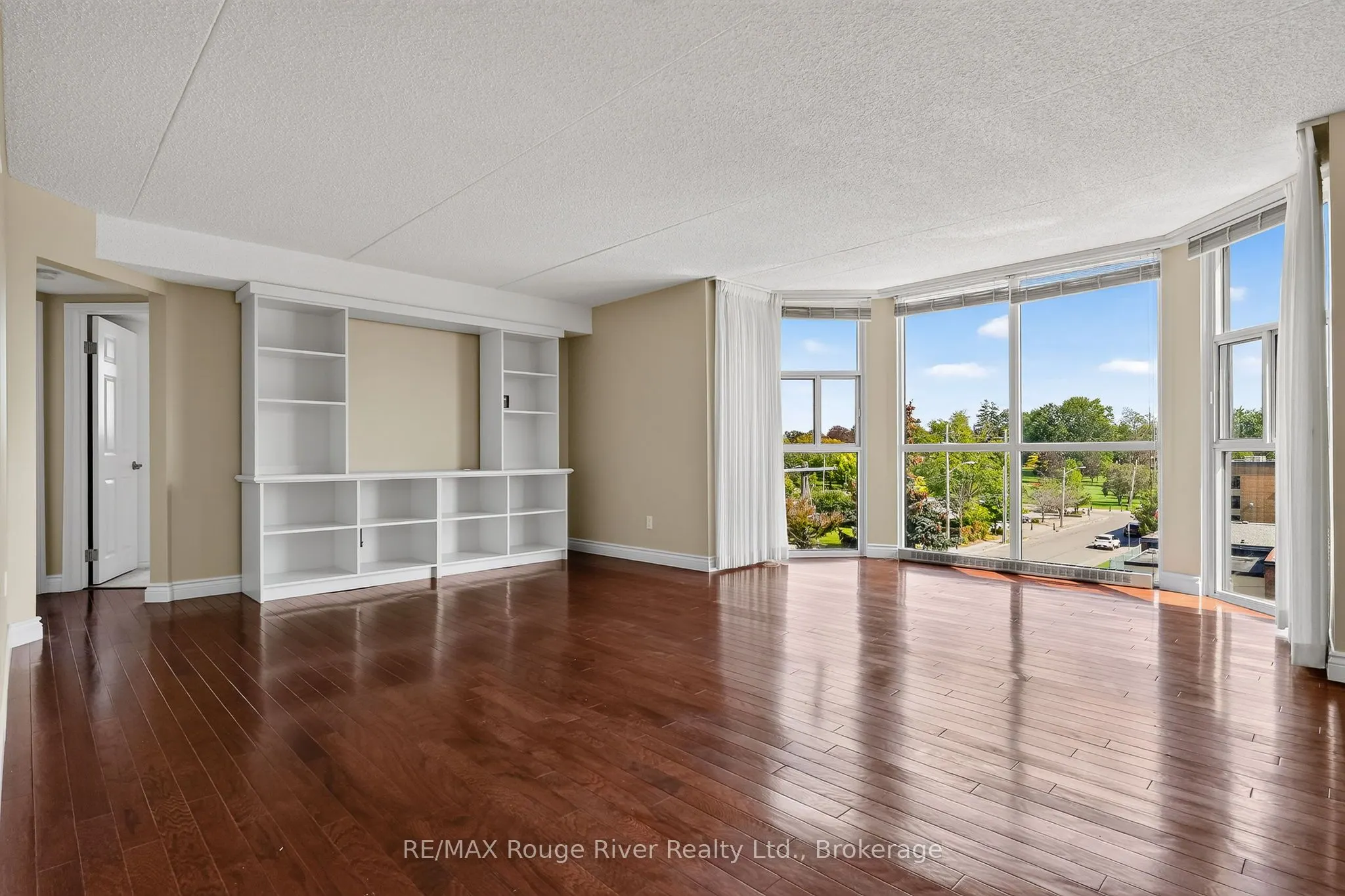 1 Queen Street #402