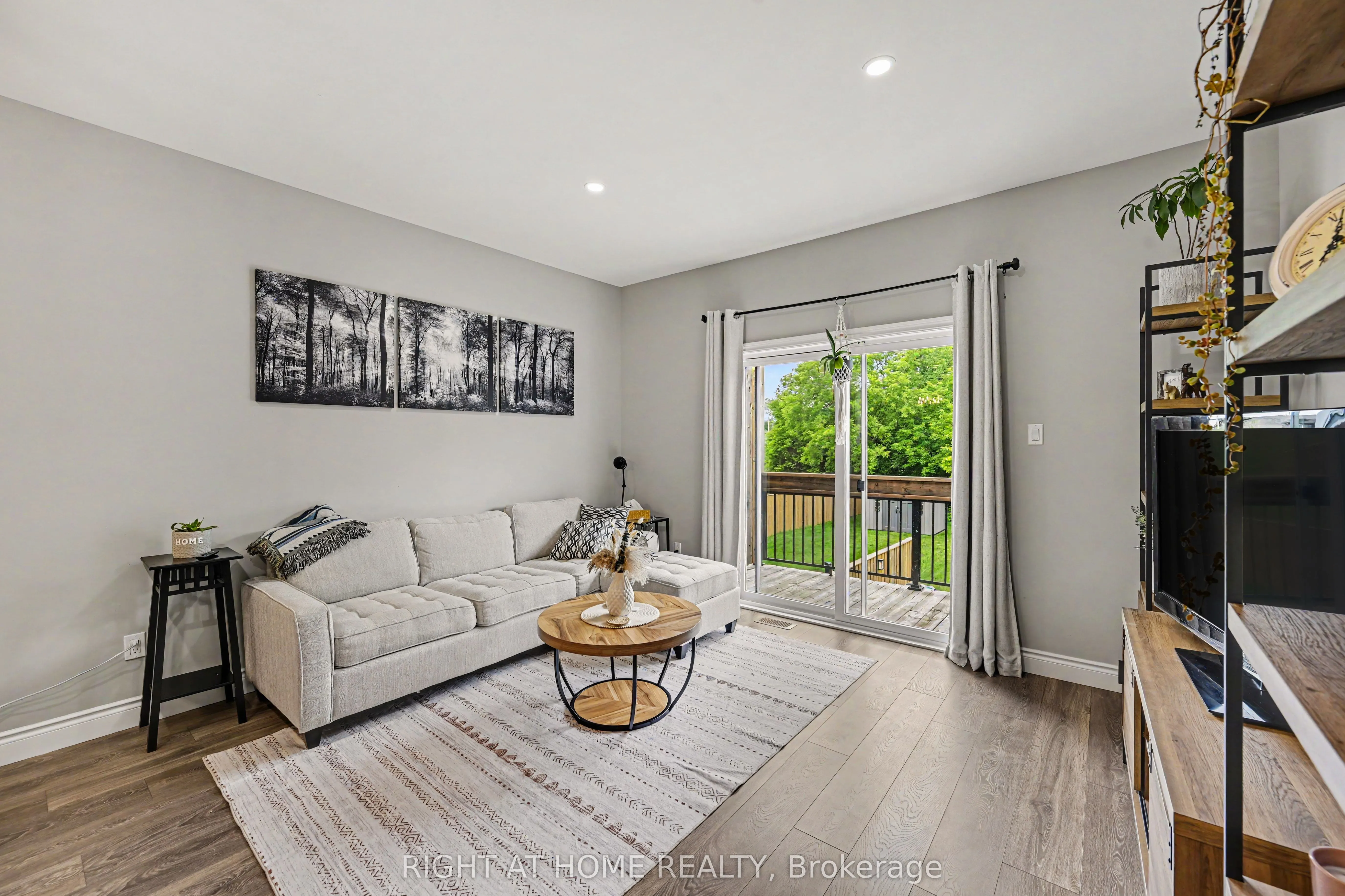 306 Forestview Crescent