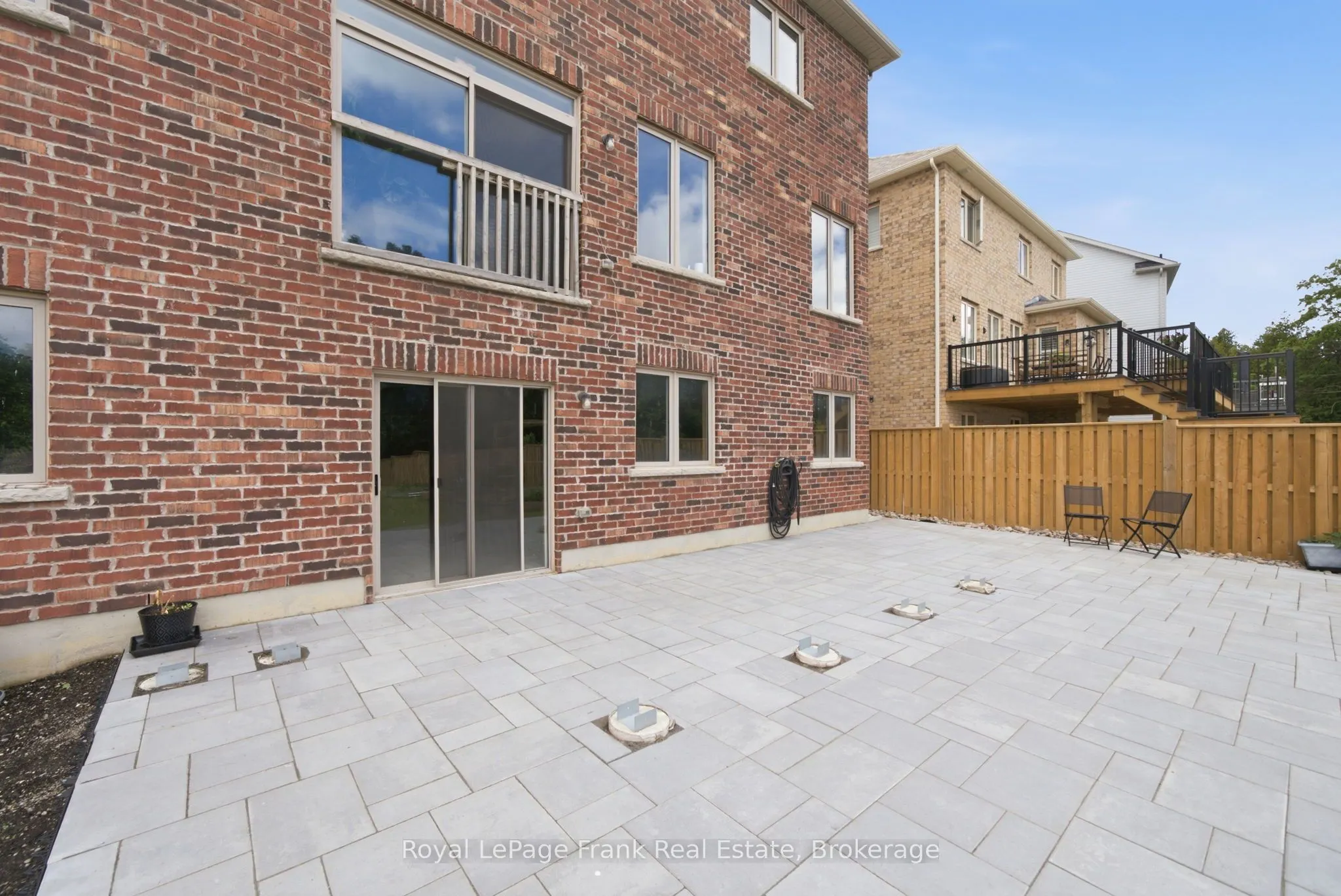 60 Hennessey Crescent