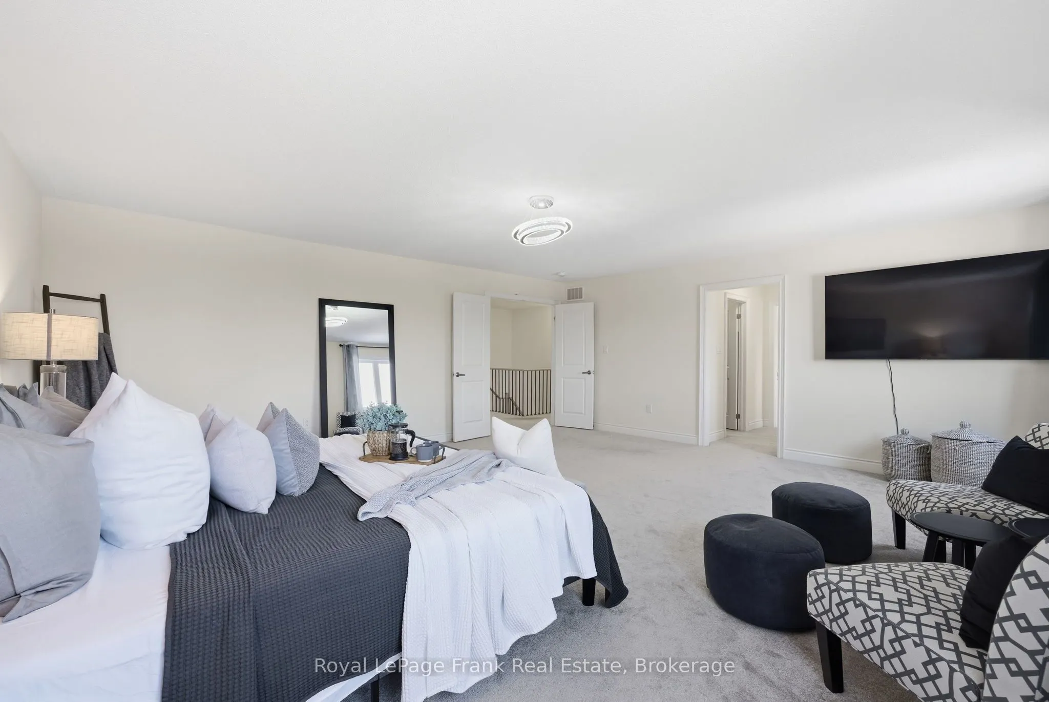 60 Hennessey Crescent