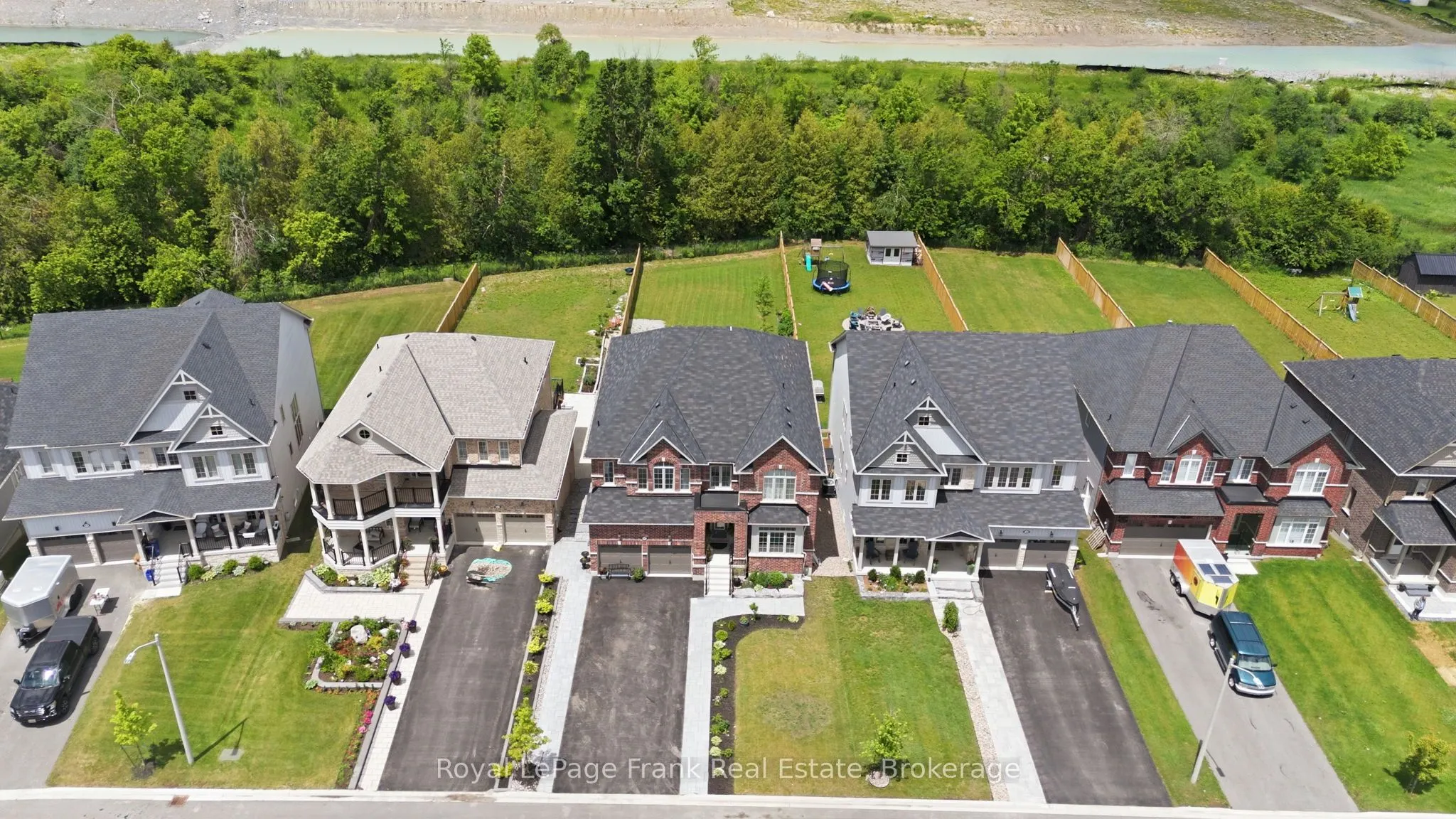 60 Hennessey Crescent