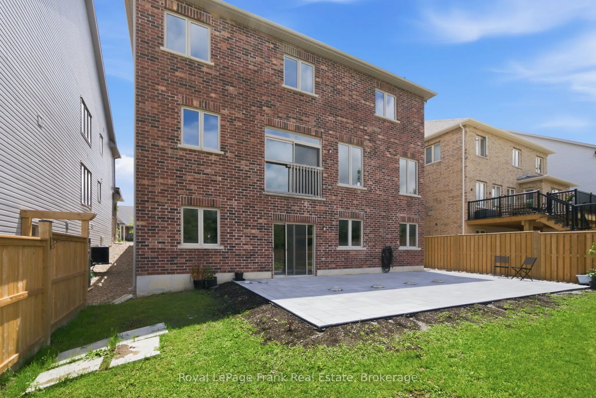 60 Hennessey Crescent