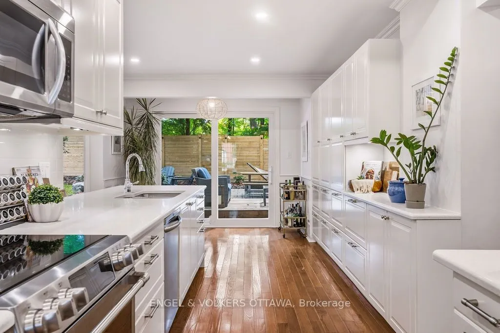 694 ISLAND PARK Drive