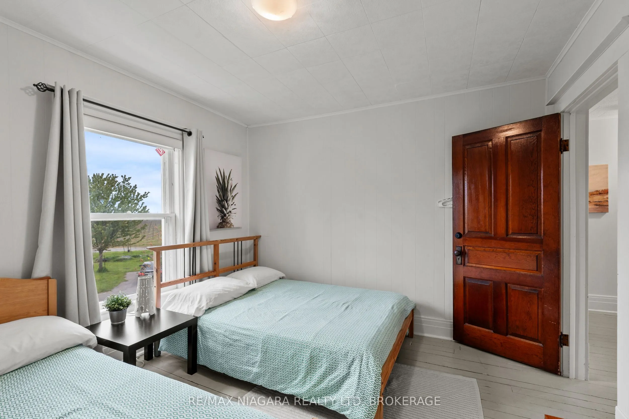 1068 Niagara Stone Road