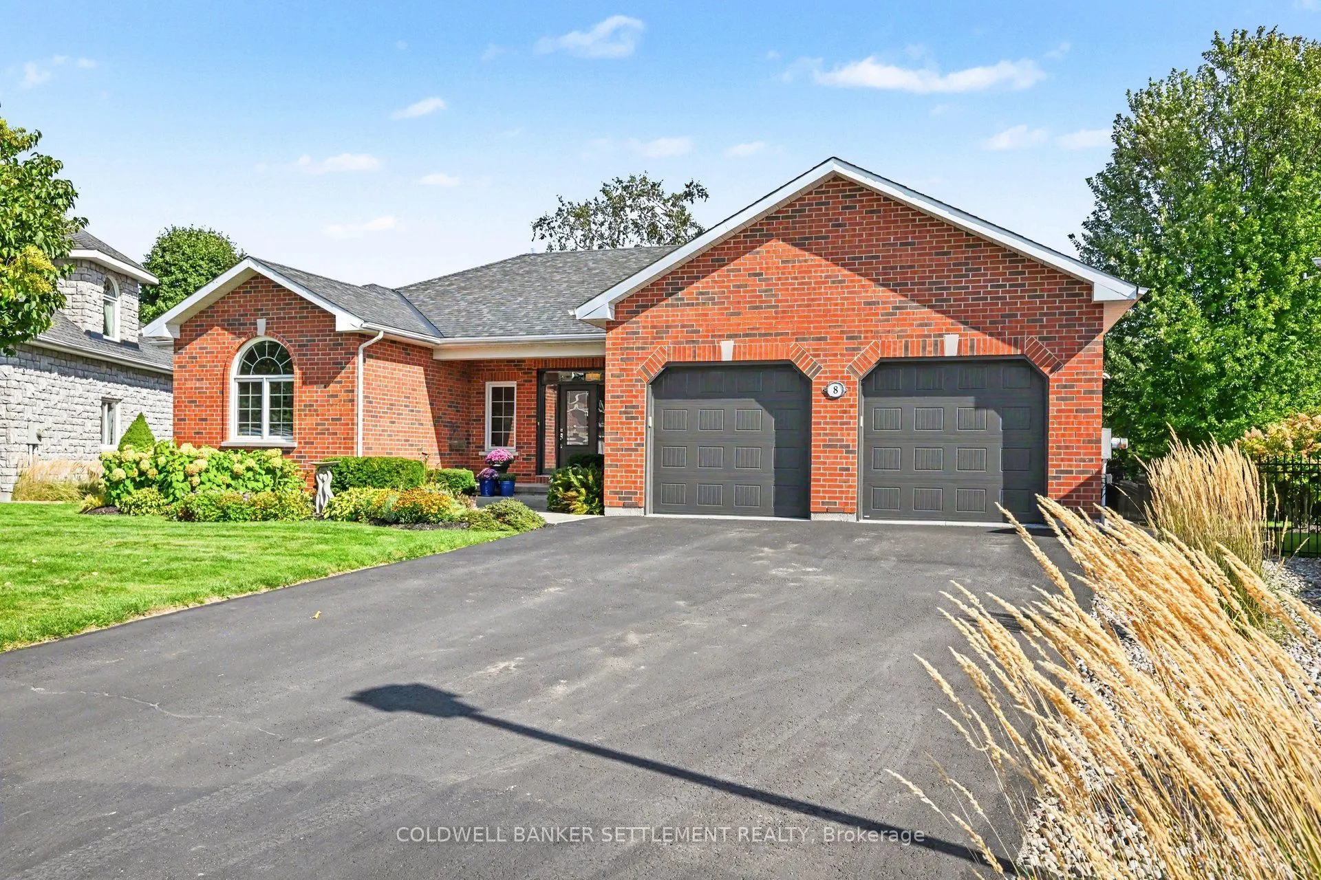 8 Taggart Crescent