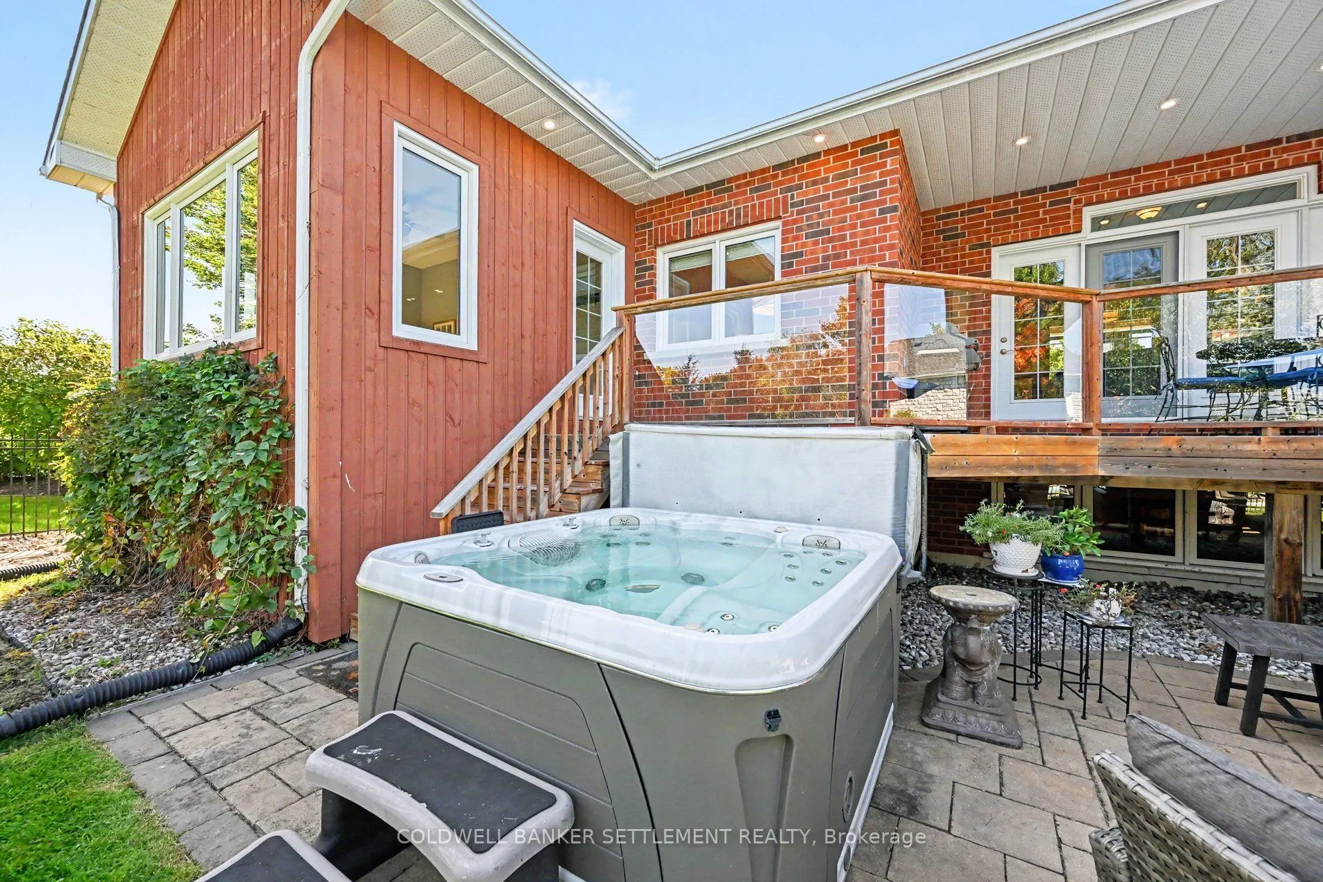 8 Taggart Crescent