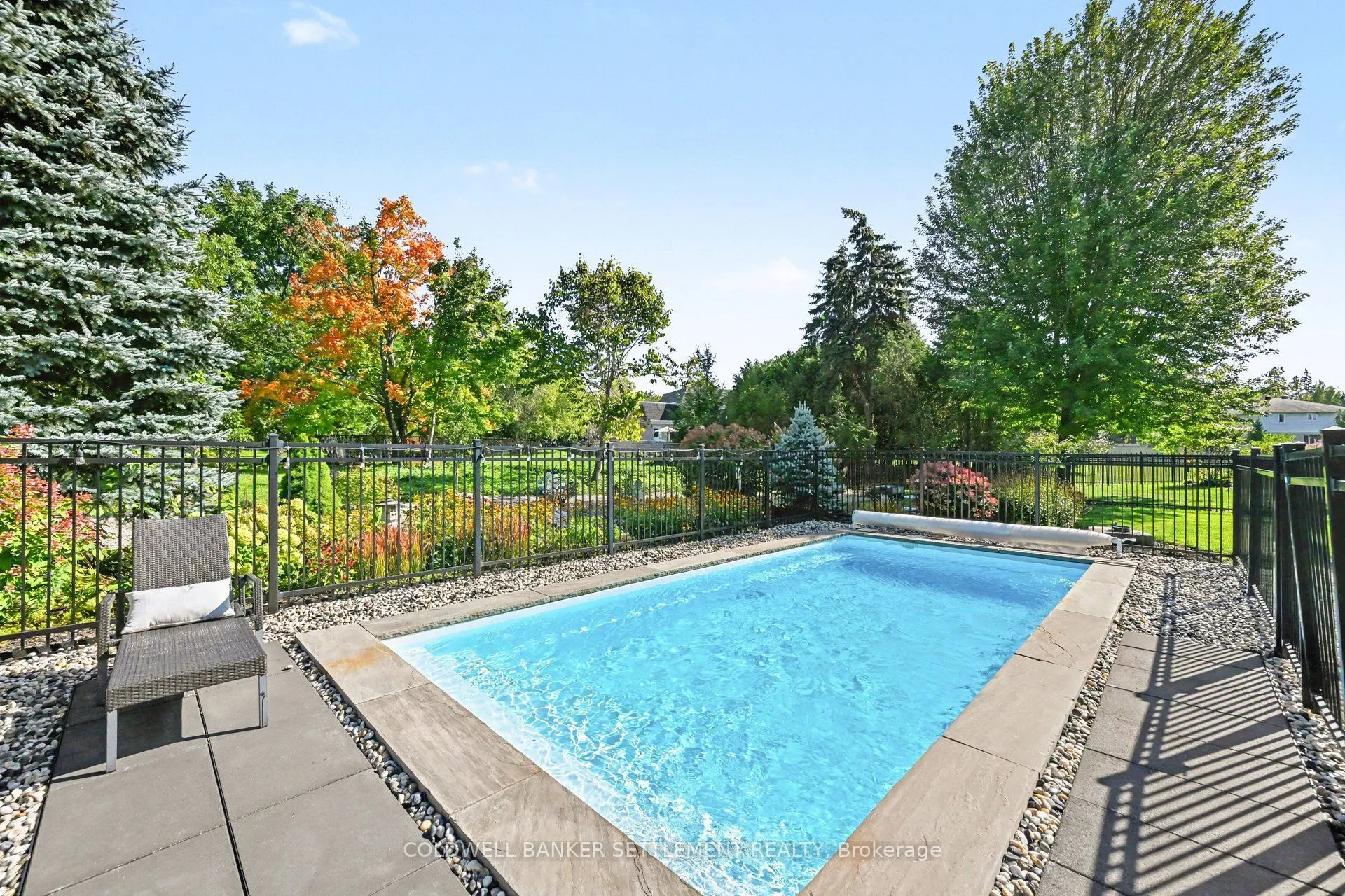 8 Taggart Crescent