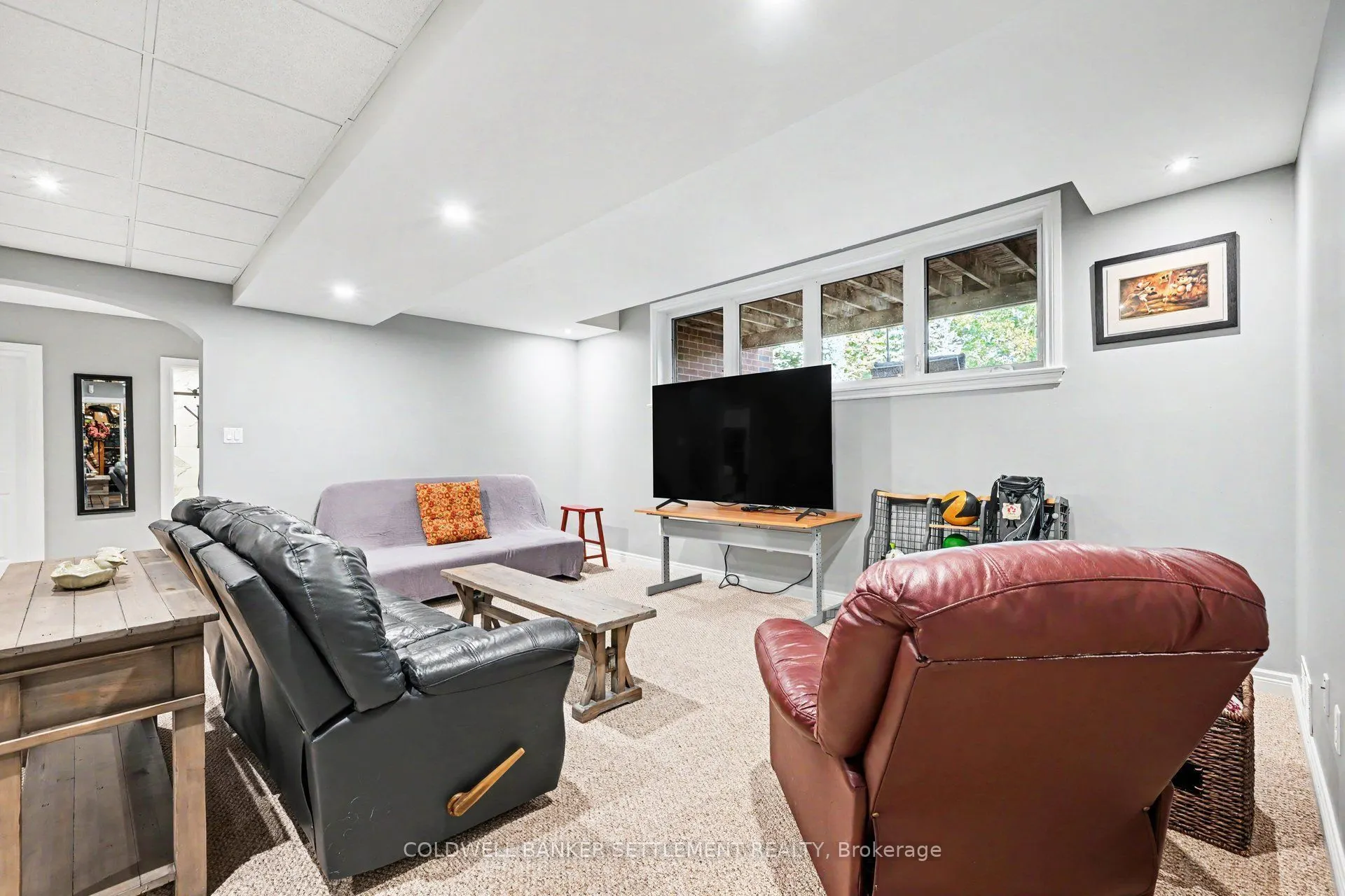 8 Taggart Crescent