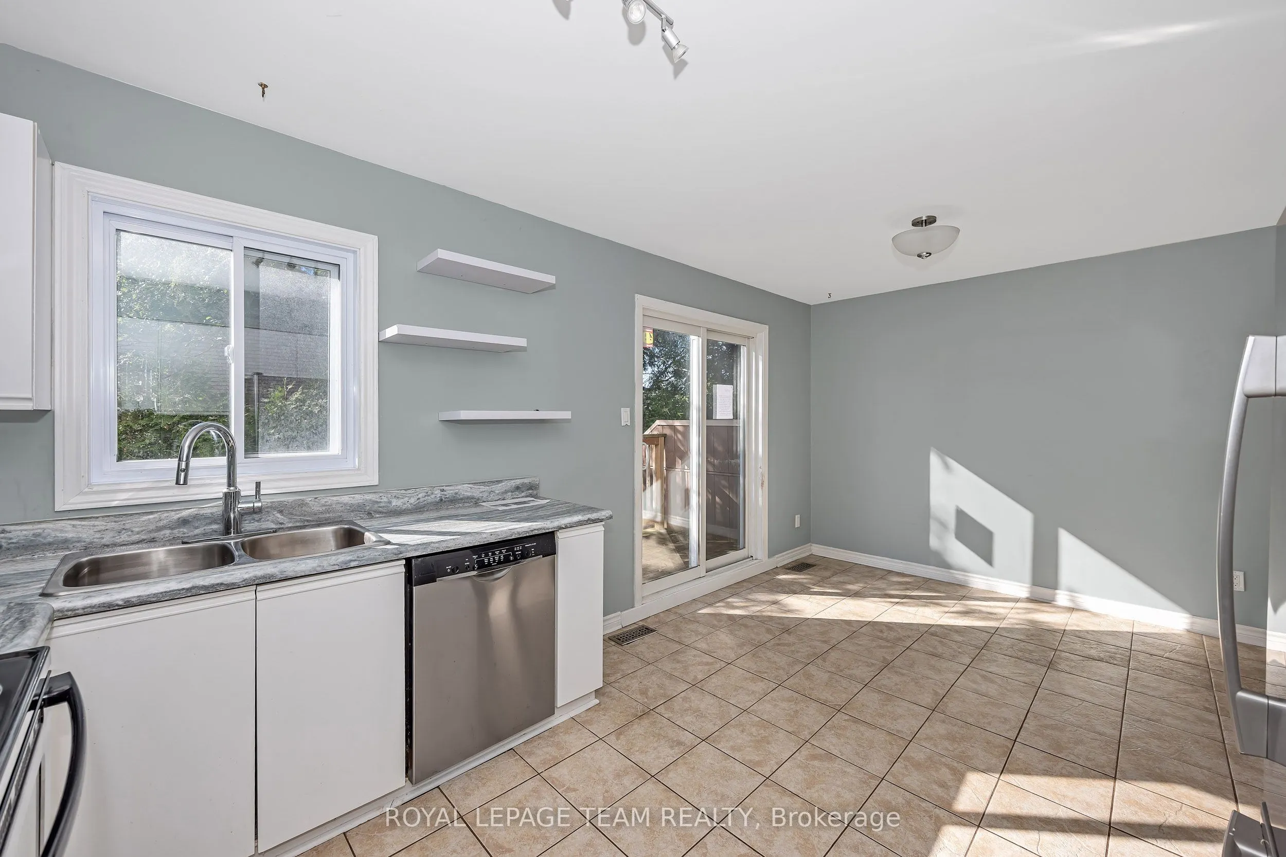 284 Dalehurst Drive #D