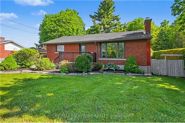 2436 Rideau Ferry Road