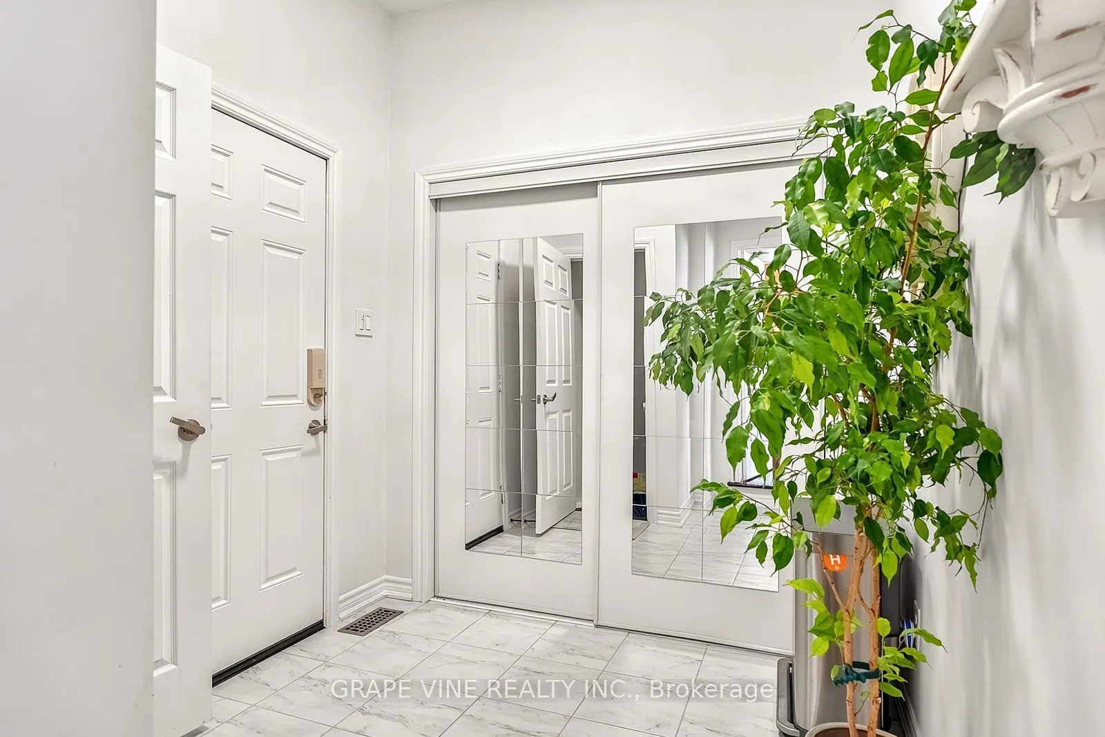 2784 Grand Vista Circle