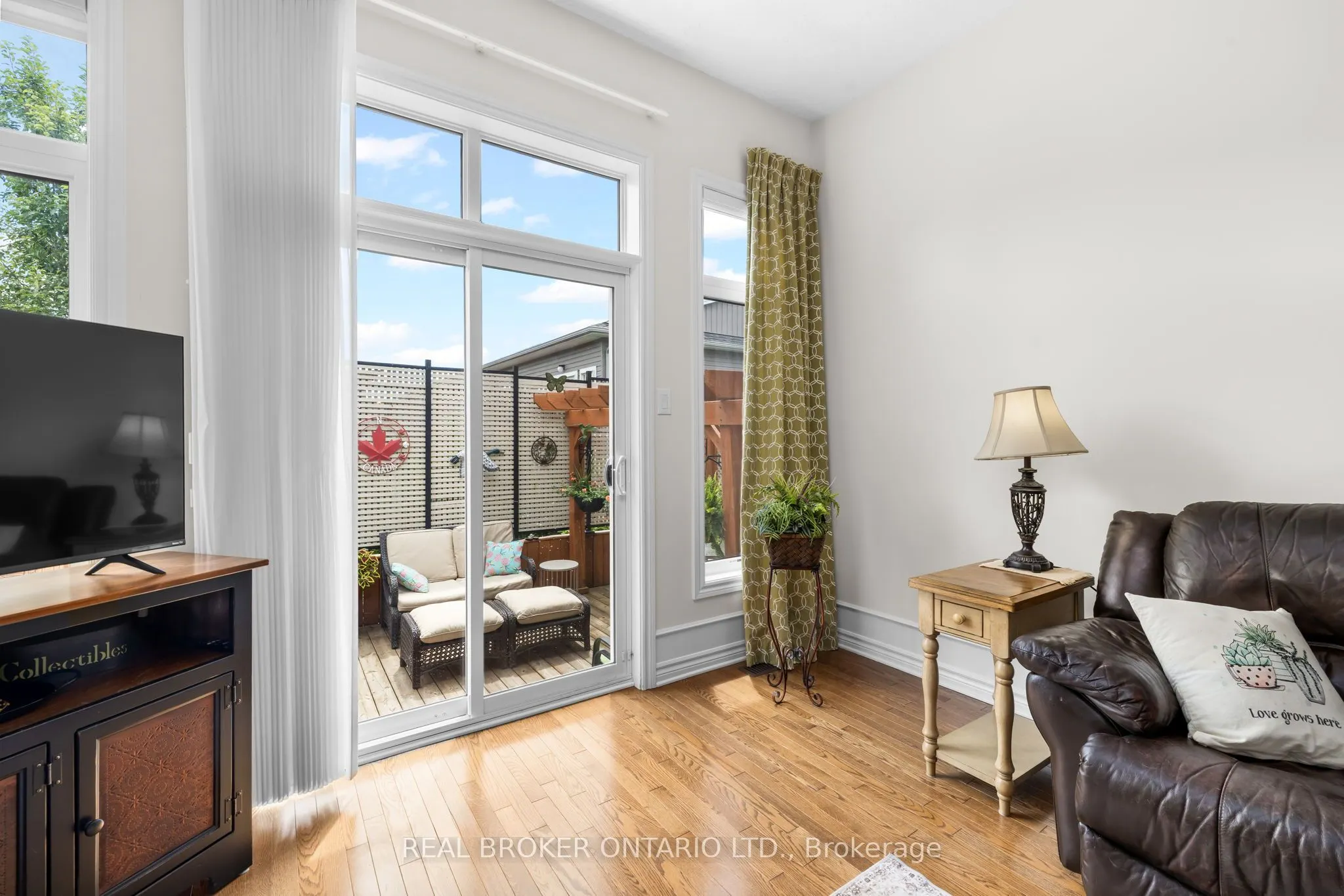 128 George Street W
