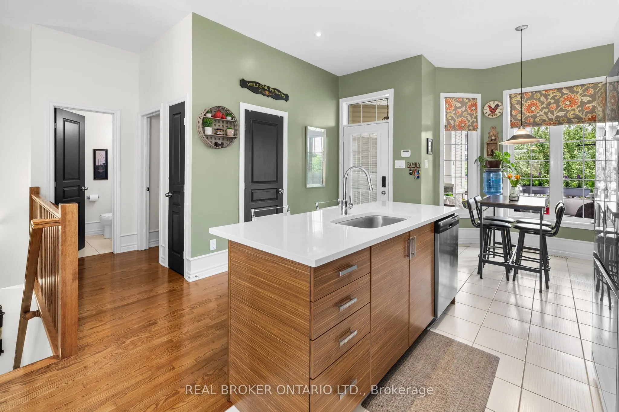 128 George Street W