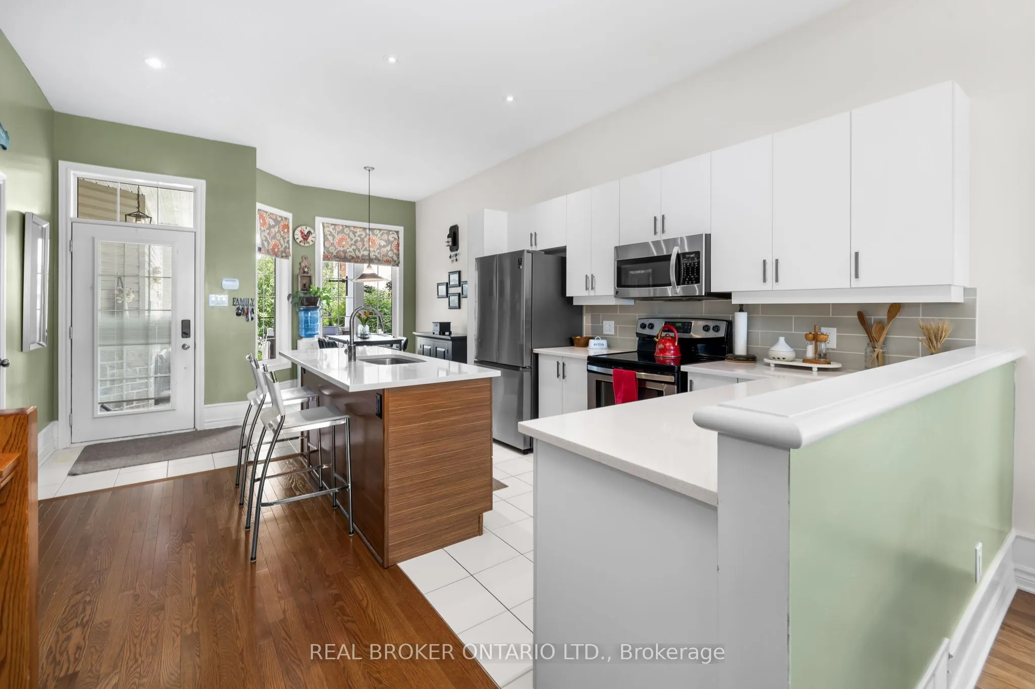 128 George Street W