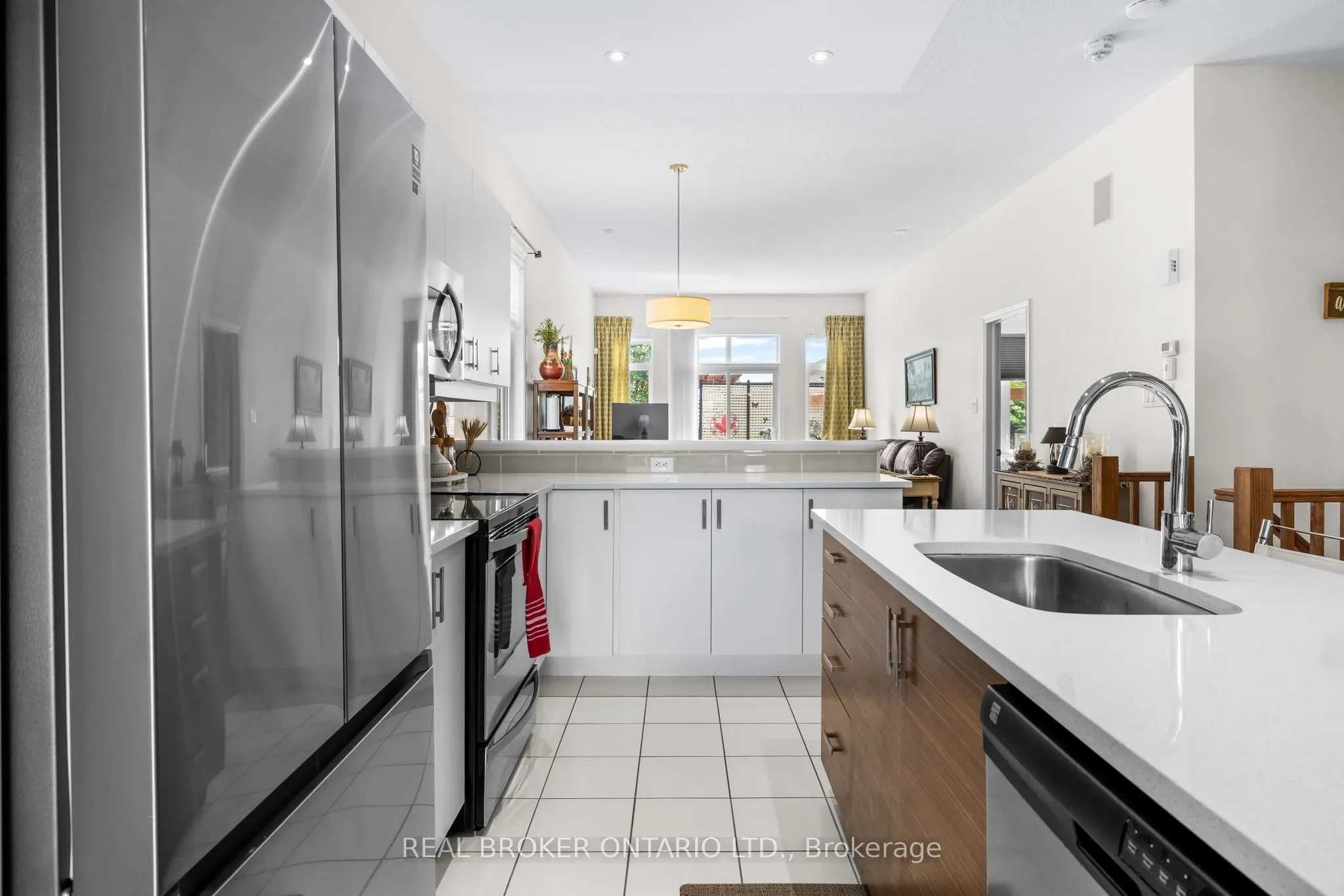 128 George Street W