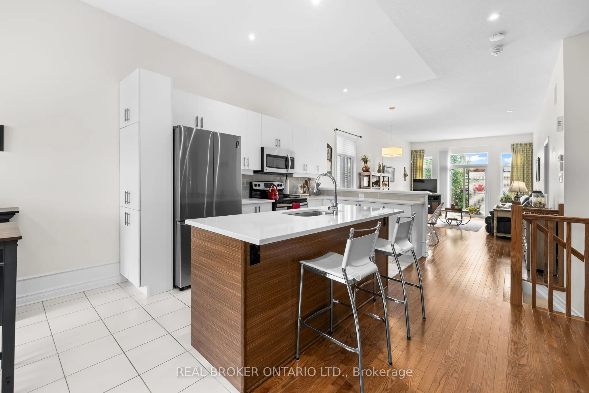 128 George Street W