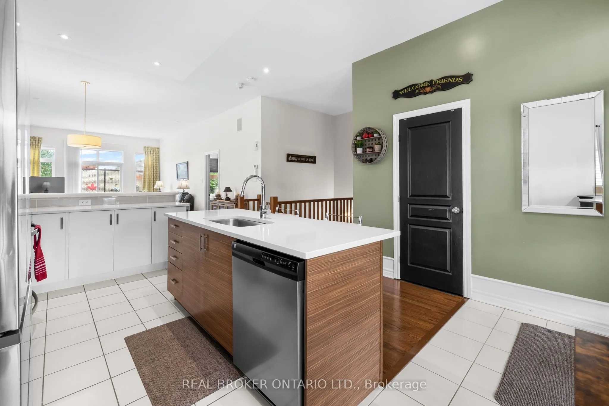 128 George Street W