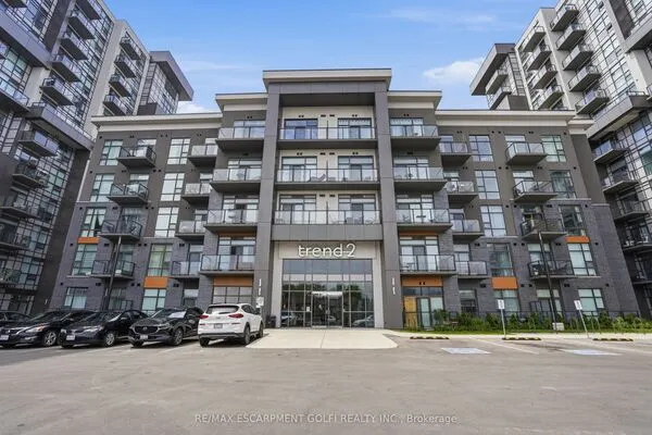460 Dundas Street E
